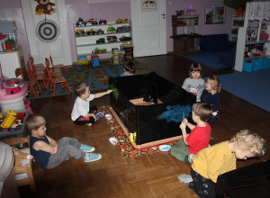 Biedronki tworzą magiczne sanie Świętego Mikołaja